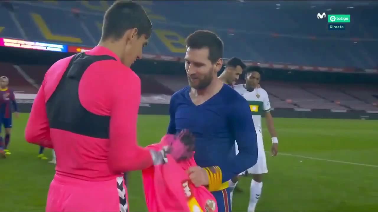 Lionel Messi surprises goalkeeper Edgar Badia with incredible gesture of respect