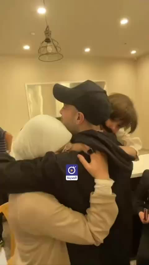 Freed Palestinian journalist Hamza Al-Safi reunites with his family