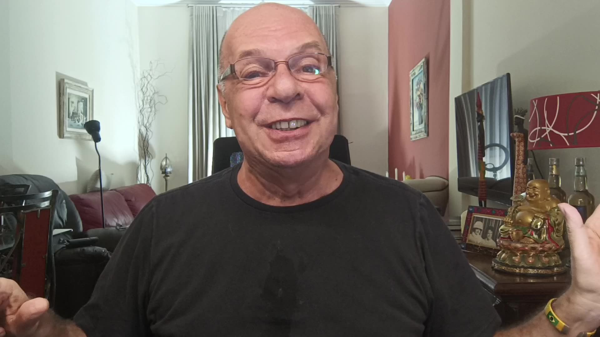 Tradutora da Globonews deseja o diabo a Trump