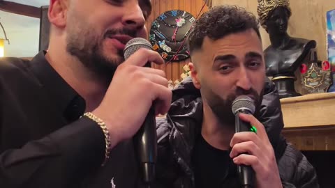 Keijsi dhe Eriku këndojnë