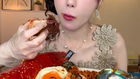 紧急插播一条辣炒海鲜！ 专门推送给半夜不睡觉饿着肚子的人#妈呀太香啦 #辣炒海鲜 #吃货日常