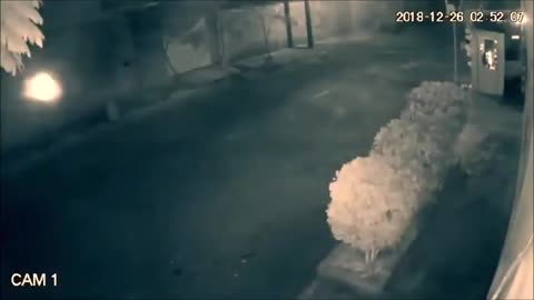 Un extraterrestre a atterri au Mexique et a été filmé par plusieurs caméras de sécurité.