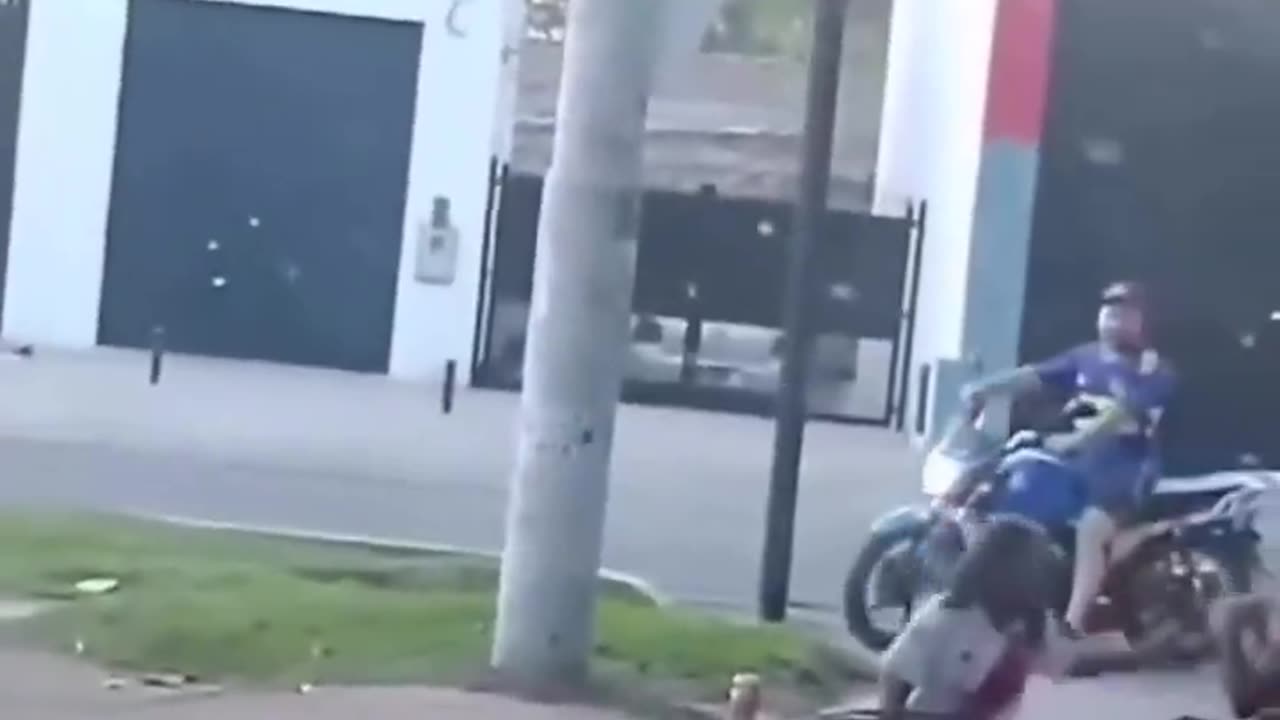 Street Argument Between Two Panhandlers Turns Into a Fight