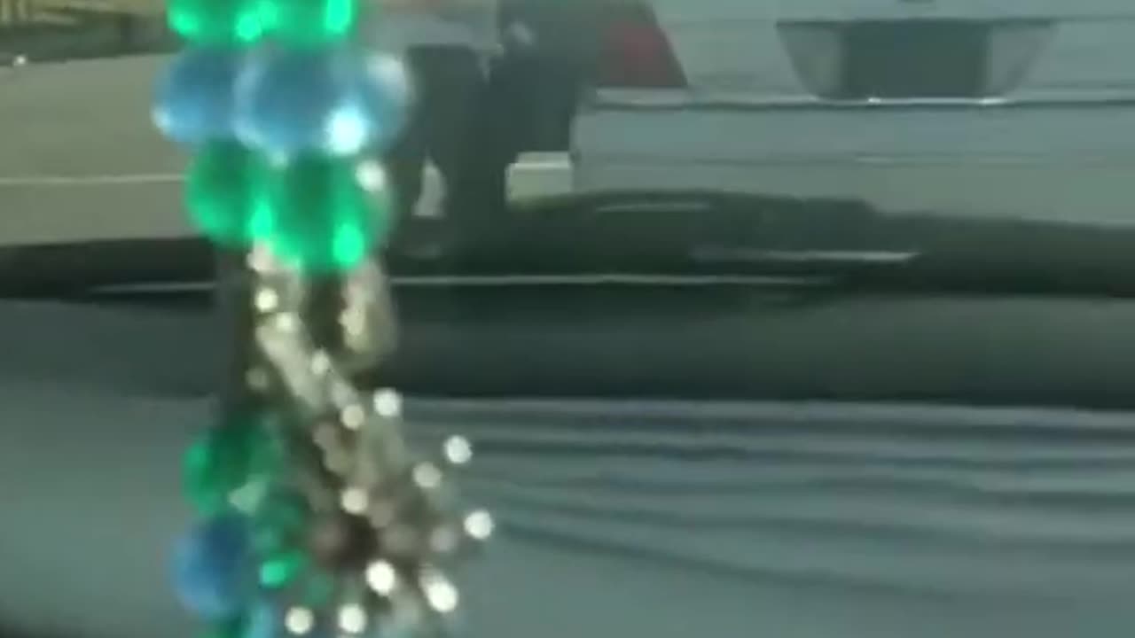 Girl fight during traffic