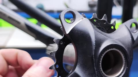 How to quickly remove Hollowtech bike cranks