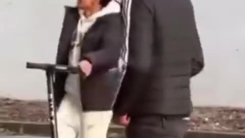 @STARMER WHY DO U ALLOW THIS KIND OF CREATURE TO ENTER UK?