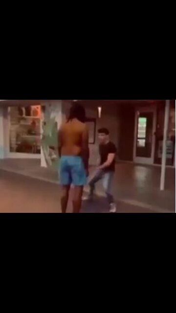 🚨⚠️FAFO! - FIGHT!!! - White David vs Black Goliath.. sleepy time.. LMAO 'he trains everyday bro'..