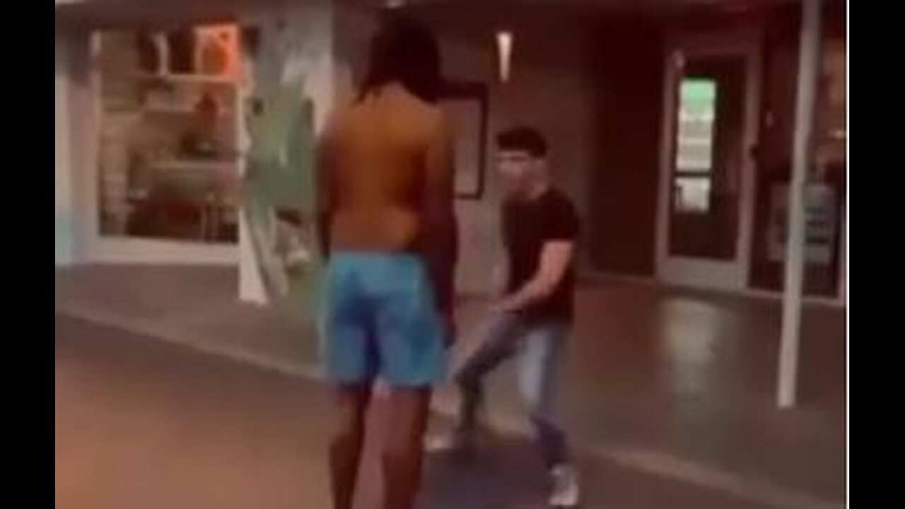 🚨⚠️FAFO! - FIGHT!!! - White David vs Black Goliath.. sleepy time.. LMAO 'he trains everyday bro'..