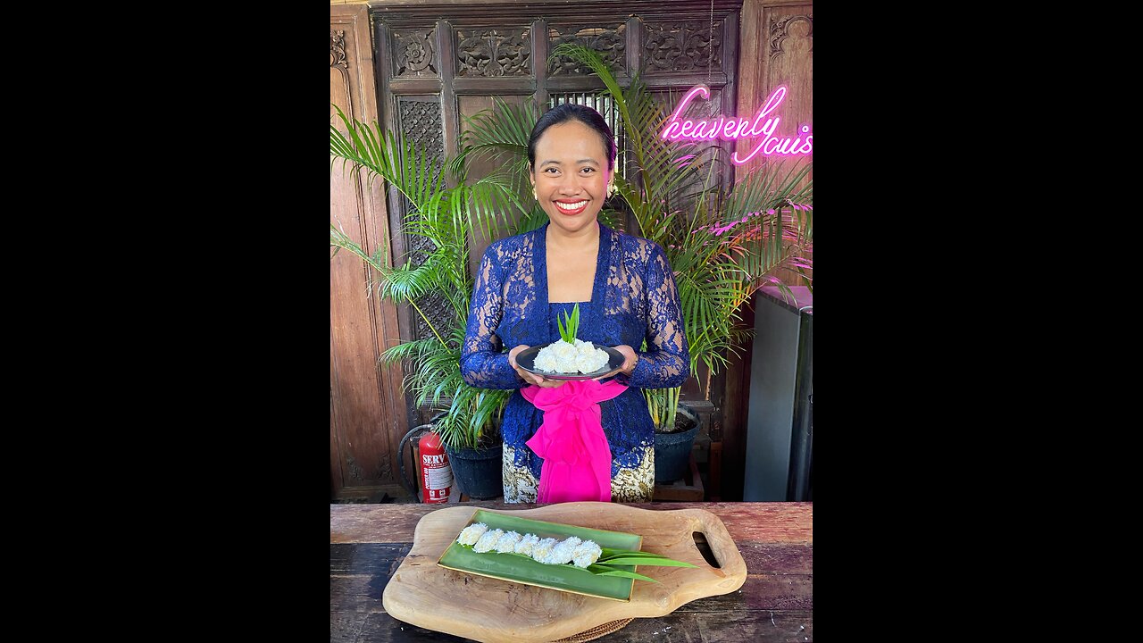 Yummy yellow klepon made with natural colours from sweet potato๐๐ฝ๐ #jajeklepon #cookingclasses