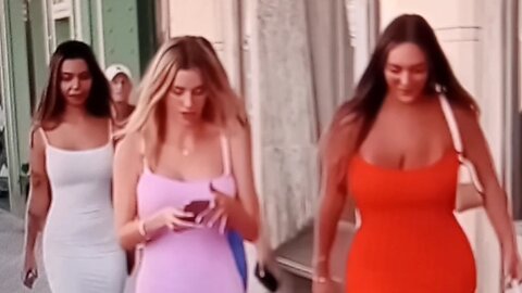 Tanned knockers jiggle