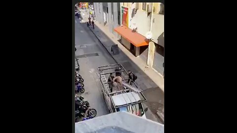 Four cops in Brazil struggling to arrest a guy. This is a little twisted. Wait for it....😳😆😆