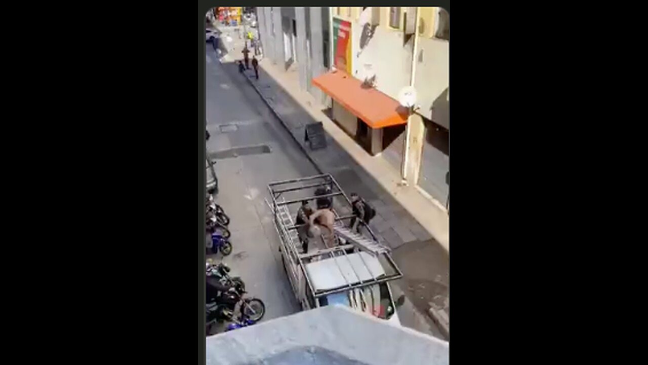 Four cops in Brazil struggling to arrest a guy. This is a little twisted. Wait for it....😳😆😆