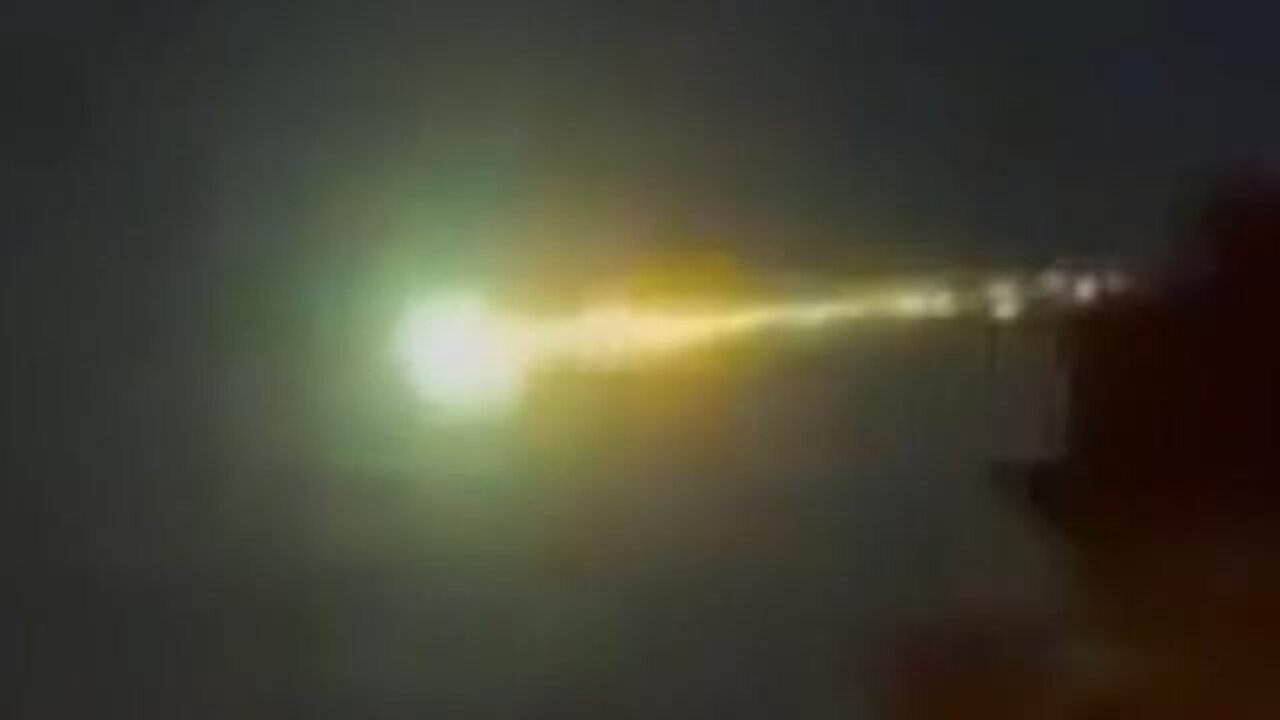 ☄️🔥🚨BREAKING: An unidentified glowing green orb has been spoTTED IN RUSSIA ☄️ #UFO