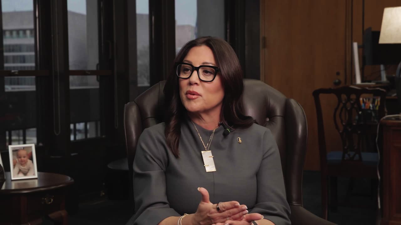 BREAKING: Labor Secretary Says Law Doesn’t Allow Eliminating H-1B Program Amid MAGA Calls