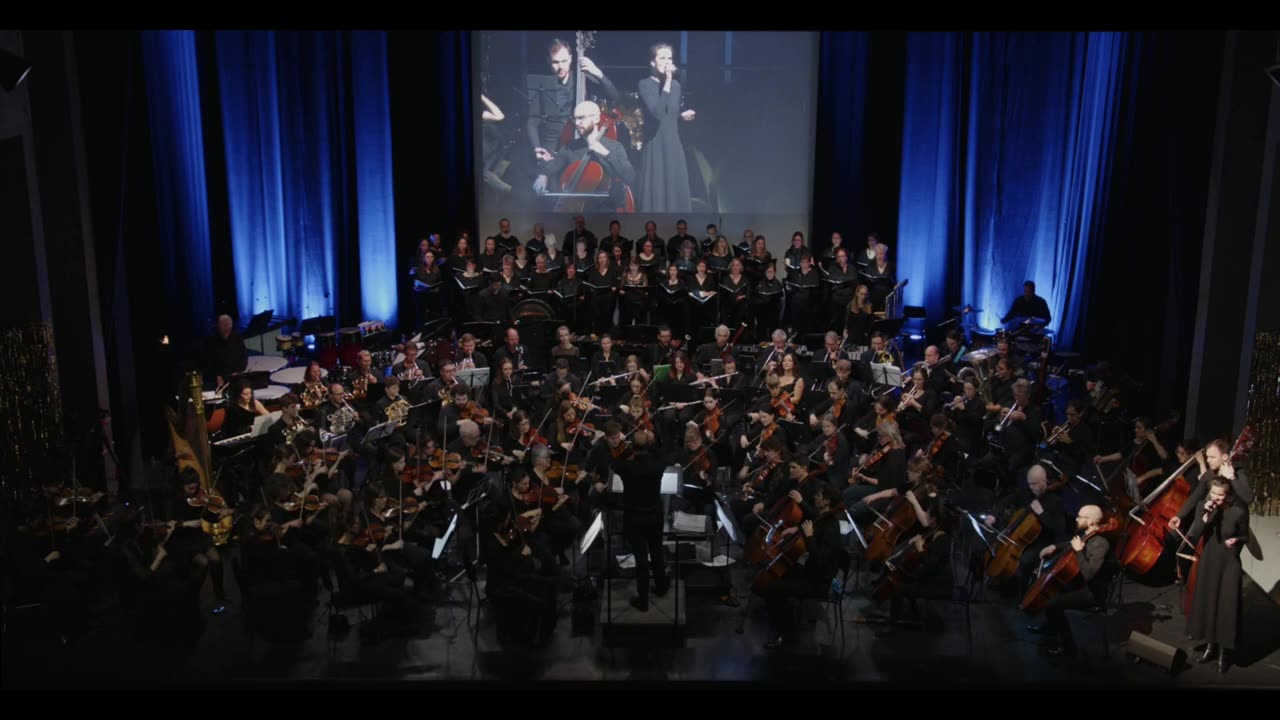 James Bond 007: SKYFALL (Adele) - Live in Concert