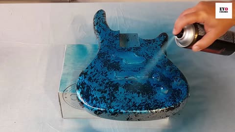 PINTAR y PERSONALIZAR un BAJO GUITARRA ELECTRICO con SPRAY