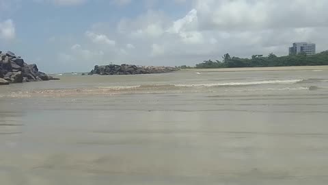 Filming the waves very close, It was very relaxing! [Nature & Animals]