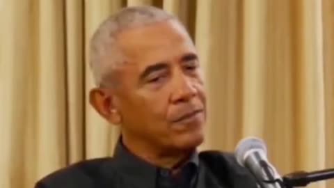 Barack Obama finds a big snake in 👖