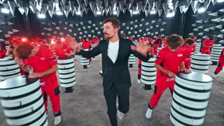 100 People Vs World’s Biggest Trap!