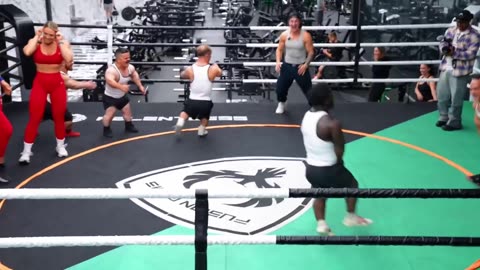 Who’s stronger between tall, strong bodybuilder women and strong dwarf men