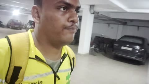 Lift se ground ma gya