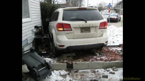 Southfield resident arrested after crashing car into Berkley home during police chase