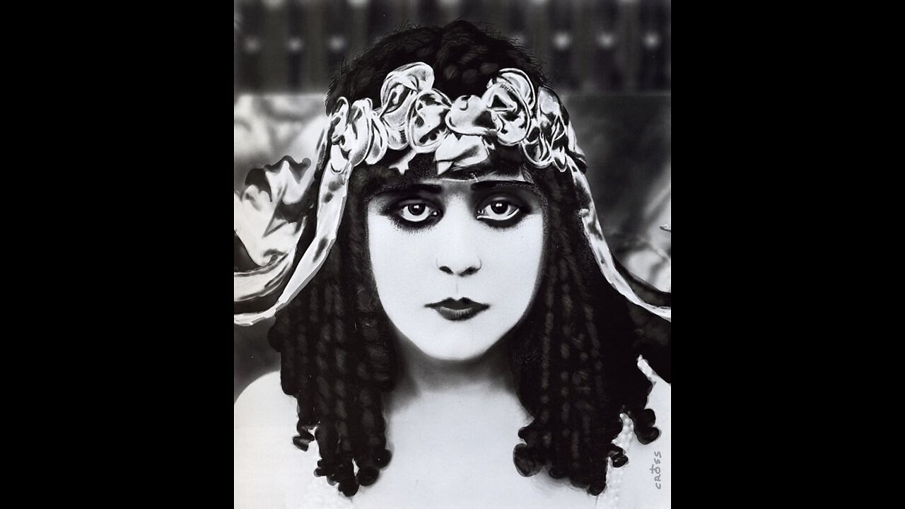 Theda Bara 🌞🐝🌸🪴🐌 The Garden