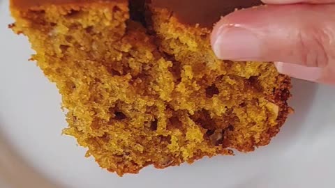 I never thought I could love PUMPKIN CAKE this much! Super moist & easy pumpkin cake recipe 🎃!