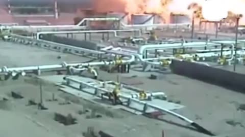 🇺🇸❗️Video of explosion at an oil refinery in New Mexico.