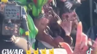 DEMONIC: Leftists at Riot Fest in Chicago behead an effigy of Musk & disembowel effigy of Trump