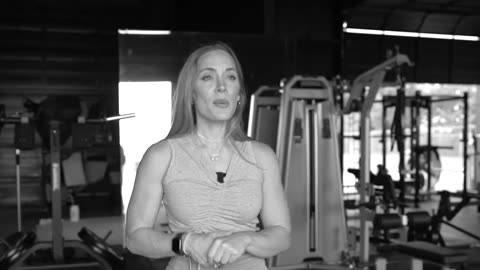 Pregnant Muscle Woman Mega Sqats