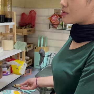 NENG MILAH Uncovered! Neng is showing us her beautiful face and hair