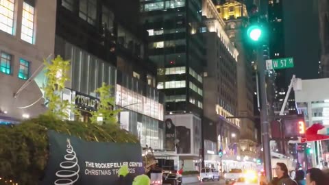 🎄IT’S OFFICIALLY HOLIDAY SEASON! This year’s Rockefeller Center Christmas Tree
