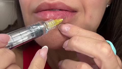 Temporary Lip Filler with Aqua Shine Plus