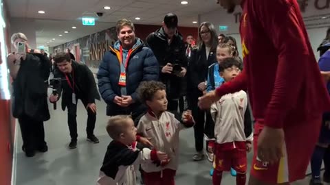 ЗАЩО СА ВЕЛИКИ ГОЛЕМИТЕ ФУТБОЛИСТИ