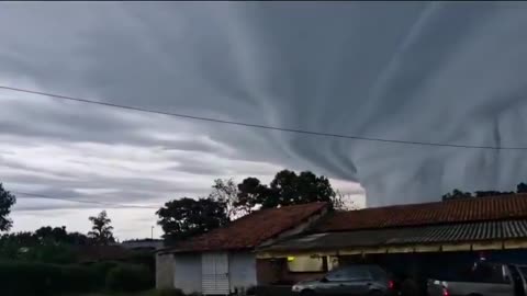 Ridiculously Massive Shelf Cloud in Sao Paolo Brazil