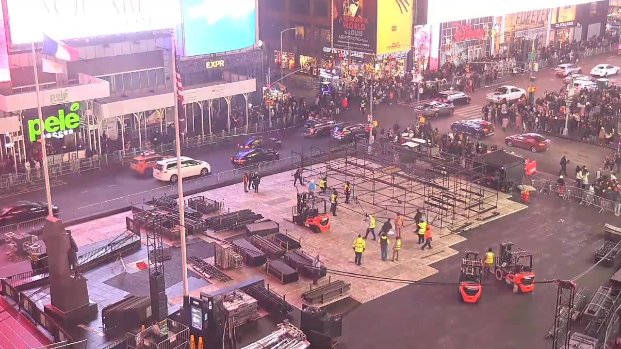 DECEMBER 26 2024 4 DAYS TIL NEW YEAR'S EVE TIMES SQUARE PART 1