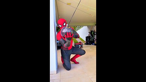 Oh no spideyy!!😂 #libanfit #comedy #Humor #funny #newton #bowlingball #viral