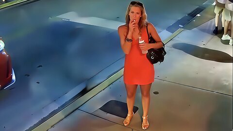 Candid Sexy Smoking Woman 688