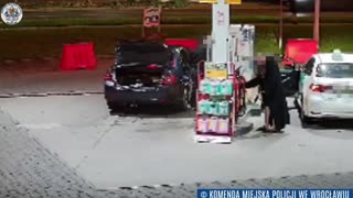 Pod koniec września na stacji paliw przy ul. Gubińskiej we Wrocławiu 49-letni kierowca toyoty