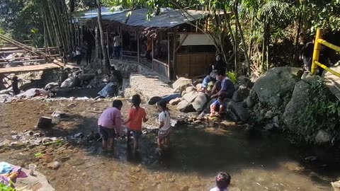 Bermain di kali