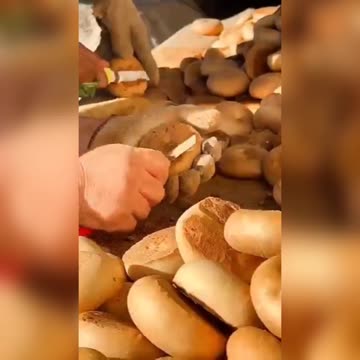 This is a popular Chinese dish.