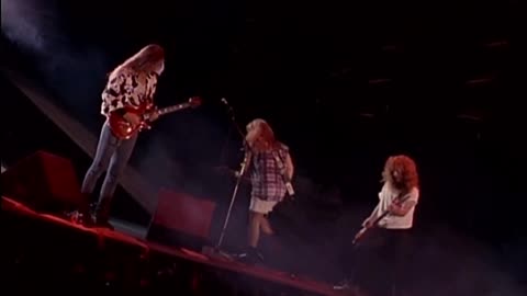 Renegade (Styx song) - Damn Yankees (live)