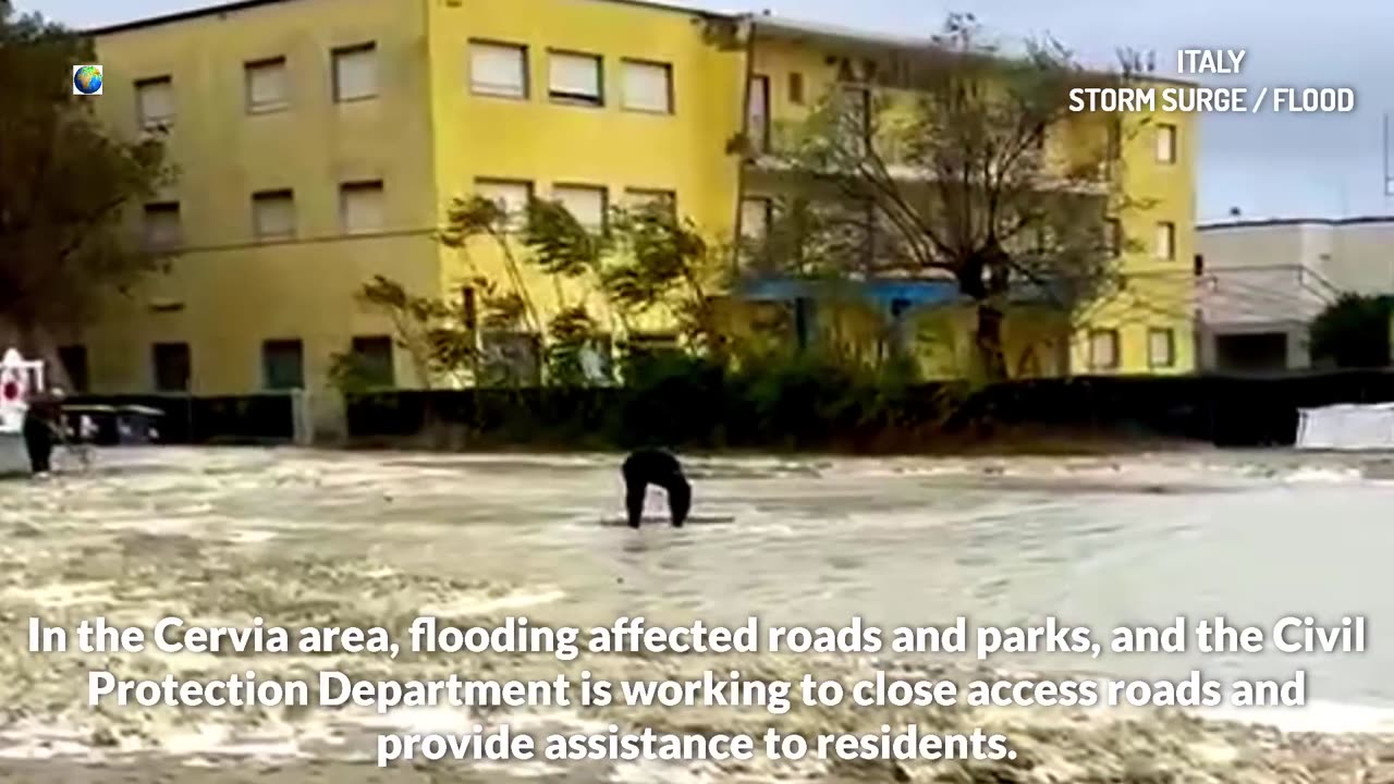 La mer est entrée dans les villes côtières italiennes et les a inondées