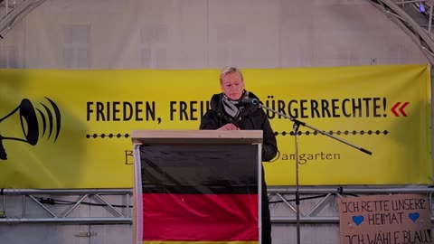 Ribnitz-Damgarten – Anette Brasch spricht zu den Kundgebungsteilnehmern 06–10–2025