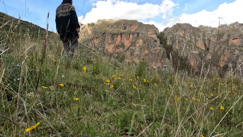 Handstanding in Potocchi (Huancavelica, Peru)