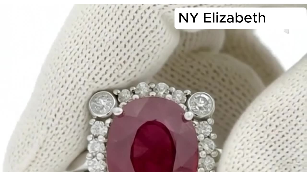 OVAL RUBY DIAMOND RING
