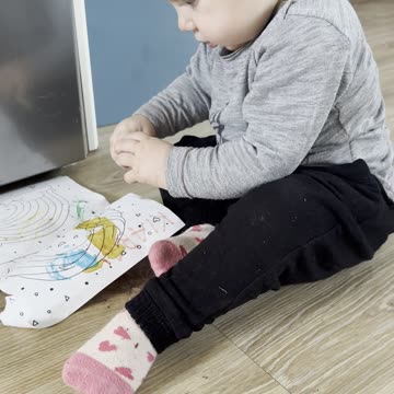 When baby wants to draw — full concentration mode