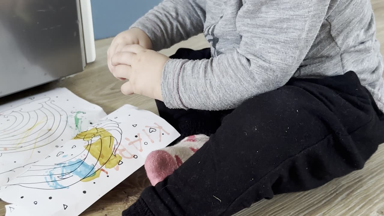 When baby wants to draw — full concentration mode
