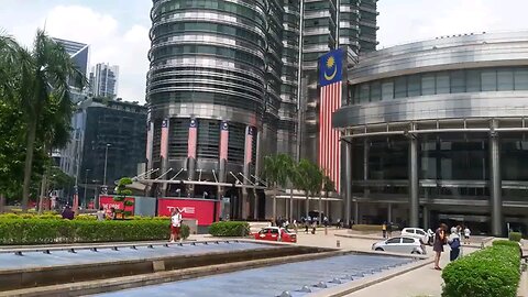 PETRONAS TWIN TOWER Standing Tall in Malaysia’s Pride! SECOND TALLEST BUILDING IN THE WORLD